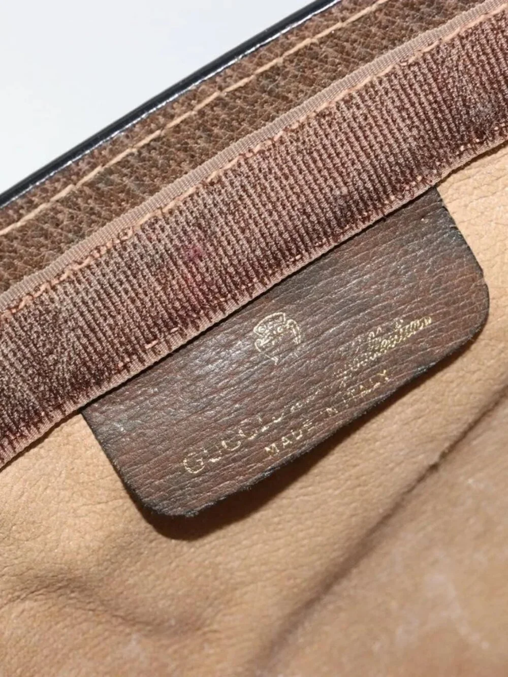 Gucci brand	gucci color	beige
